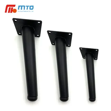 پاهای روی مبل